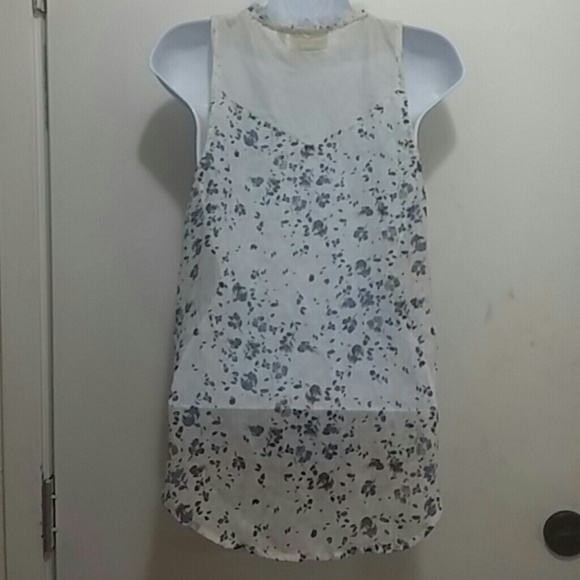 Size M sleeveless semi-sheer front button blouse - Picture 6 of 7